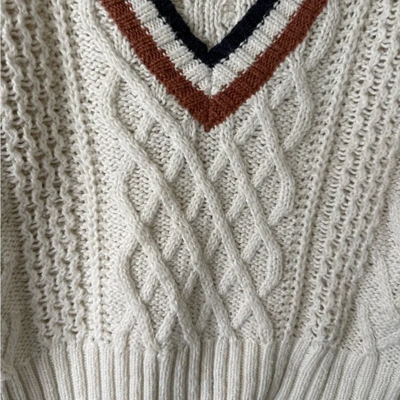 American Eagle Cream Cable Knit V-Neck Sweater | Size Small - Picture 5 of 7